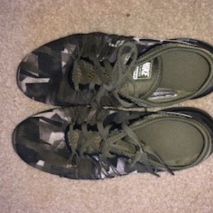 Nike Dual Fusion Tennis shoes